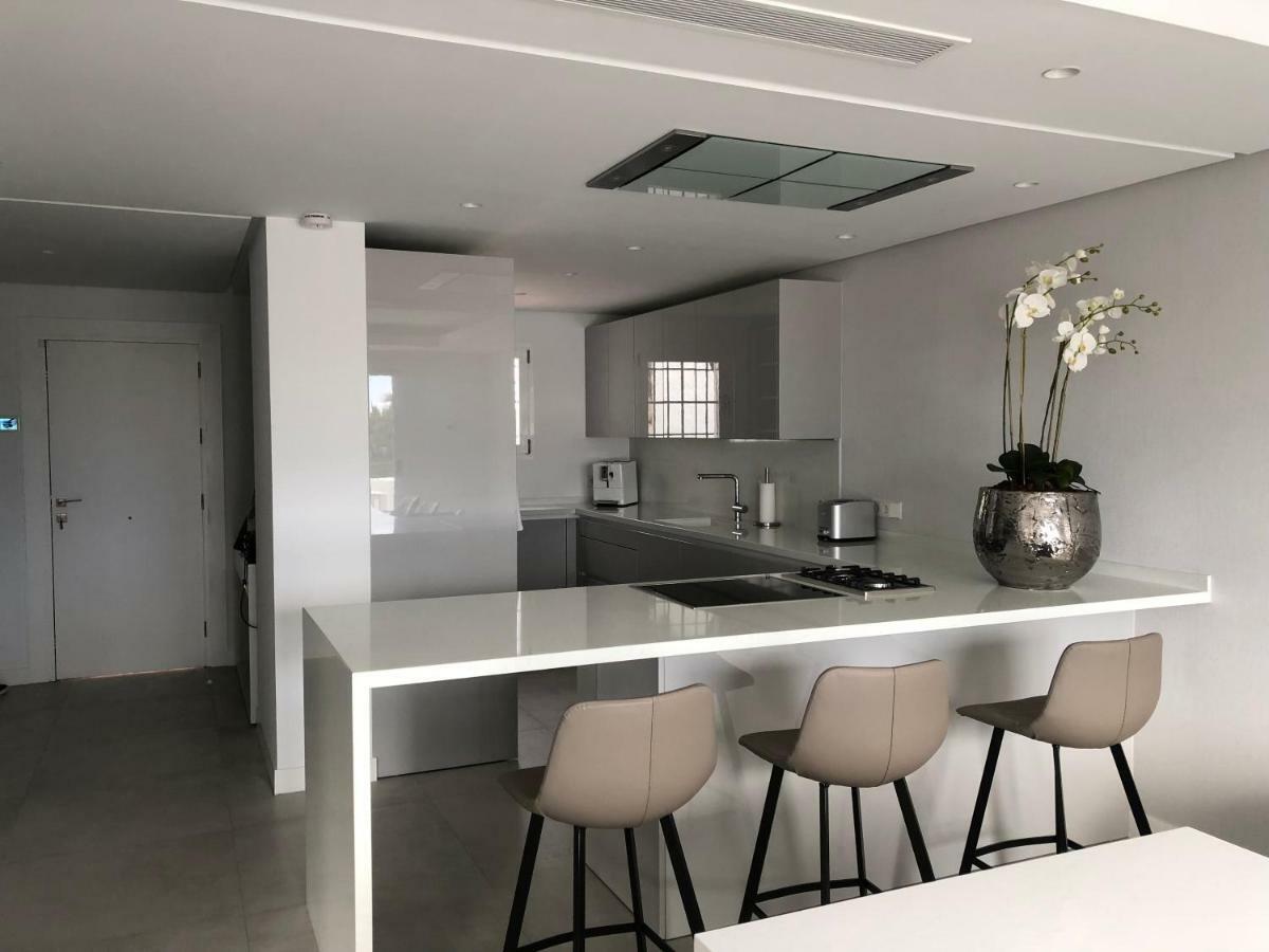 Modern Apartment Puente Romano Marbella Exteriör bild